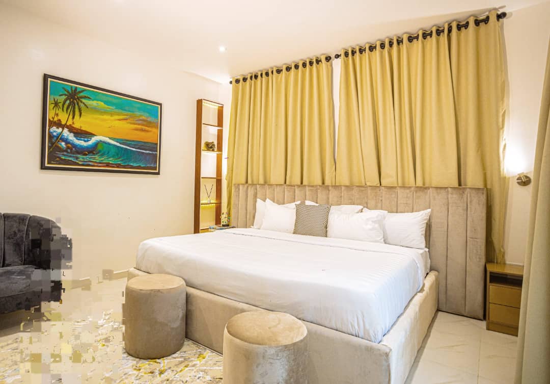 Exquisitely furnished 3 bedroom apartment